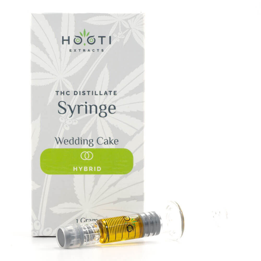 Hooti-Distillate-Syringe-Wedding-Cake.jpg